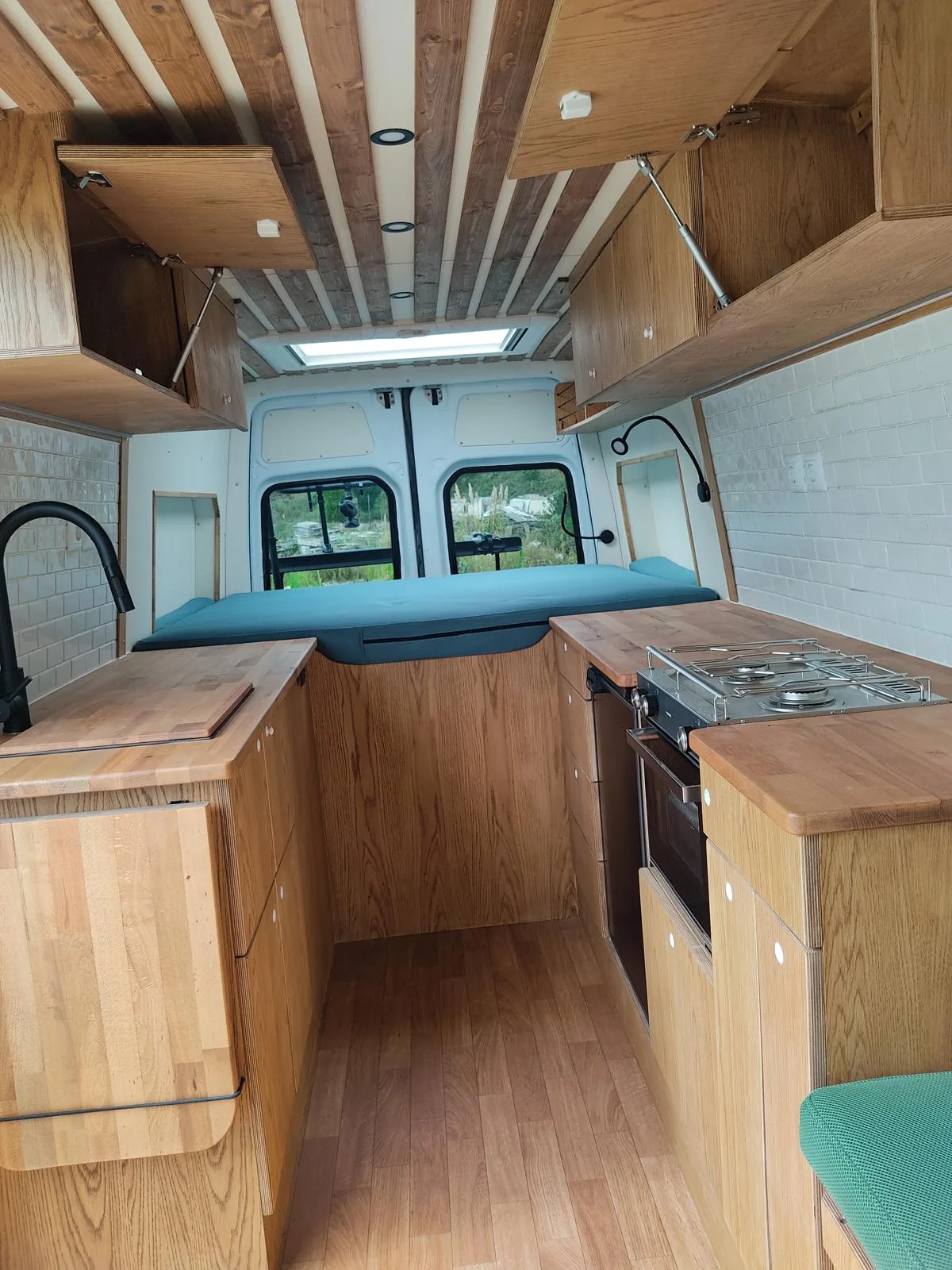 Mercedes-Benz Sprinter L4H2 — cover photo