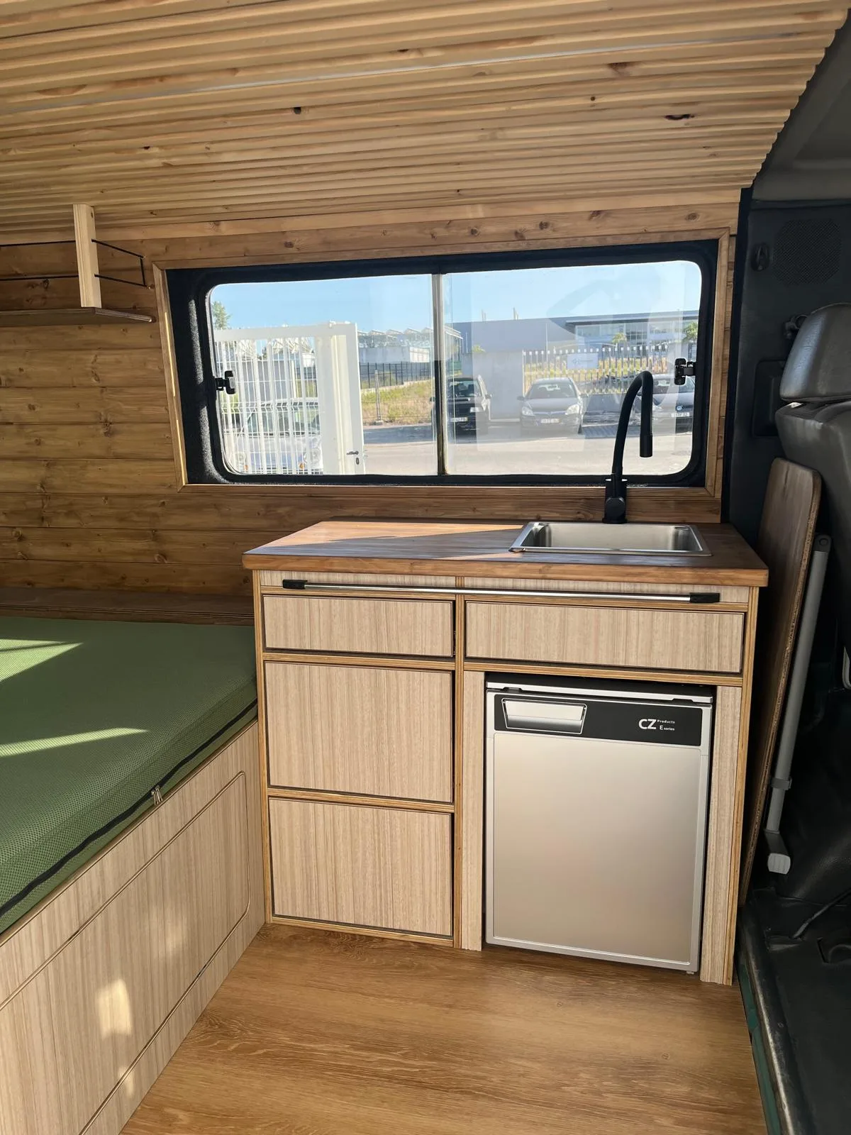 Mercedes-Benz MB100 — view 7